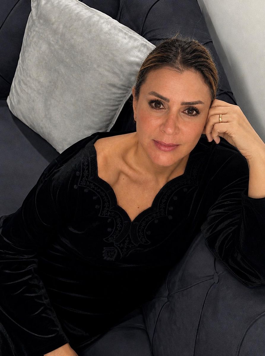 Petek Güney portre